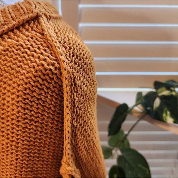 FREE PEOPLE RUST COLOR OVERSIZED SWEATER SIZE SMALL (OVERSIZED) - Picture 3 of 8